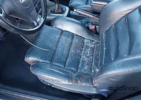 2001 Audi S4 2.7T z USA, uszkodzony, nr VIN WAURD68D41A106482